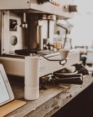 Nuttii Goose Coffee Grinder نوتي  مطحنة يدوية اصدار جوس - Kshta