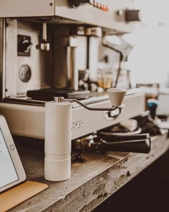 Nuttii Goose Coffee Grinder نوتي  مطحنة يدوية اصدار جوس - Kshta