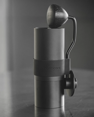 Normcore Manual Coffee Grinder V2  Flat Burr   نورمكور مطحنة يدوية تروس مسطحة - Kshta