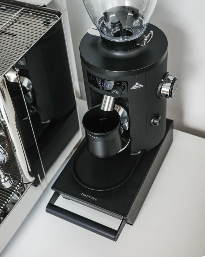 Normcore 2-in-1 Magnetic Dosing Cup  نورمكور 2في1 دوزنك كوب مغناطيسي - Kshta