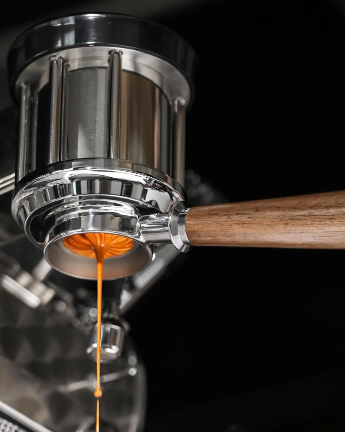MHW-3BOMBER Bottomless Portafilter for Breville – 54mm بومبر بورتافلتر لمكينه برفيل حجم - Kshta
