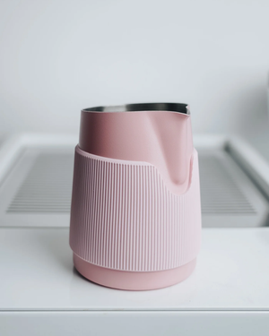 Normcore Handleless Milk Pitcher - Sharp Spout  بيتشر نورمكور بيتشر - حافة حادة - Kshta