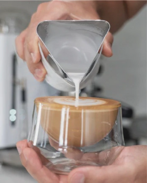 KRUVE Three Spout Pitcher كروف بيتشر ثلاثي الفوهه - Kshta