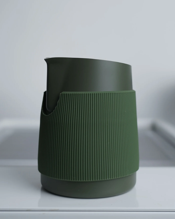 Normcore Handleless Milk Pitcher - Sharp Spout  بيتشر نورمكور بيتشر - حافة حادة - Kshta